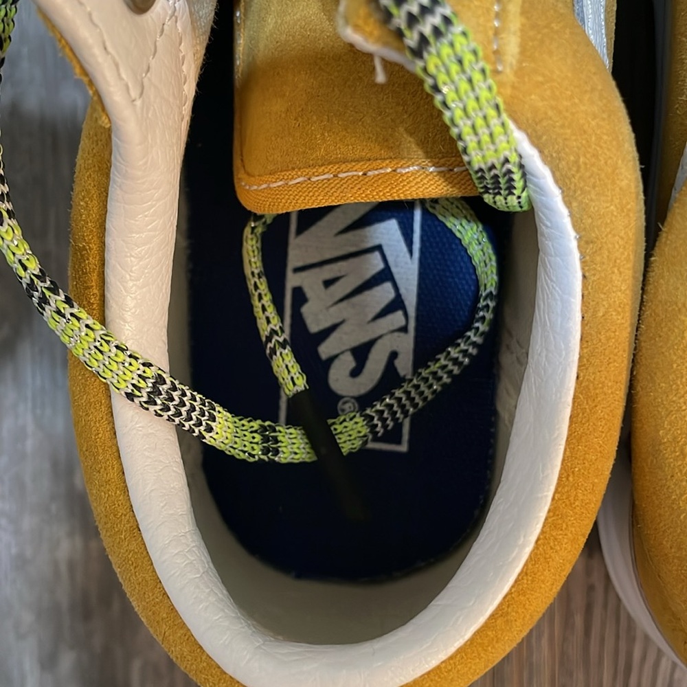 Vans - Picture 5 of 8